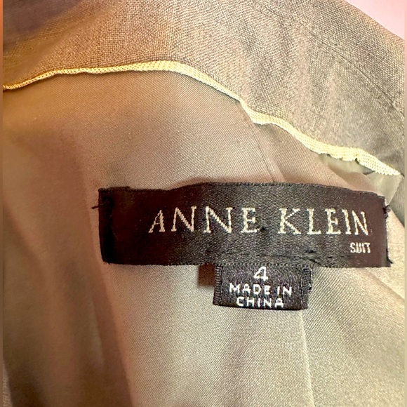 Anne Klein Suit, Size 4, Very Good Preowned Condition, Gray, Fully Lined - Picture 5 of 8